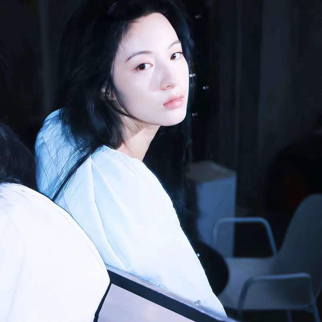 白面包车里的人